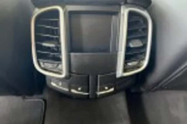 Porsche Cayenne (2015) thumbnail 61