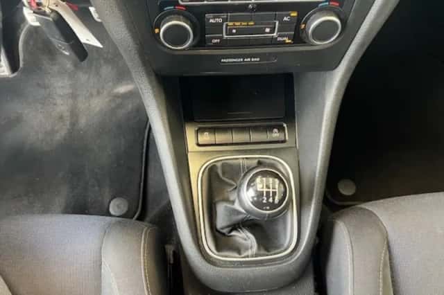 Volkswagen Golf (2011) thumbnail 22