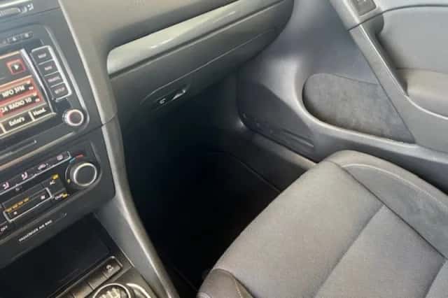 Volkswagen Golf (2011) thumbnail 23