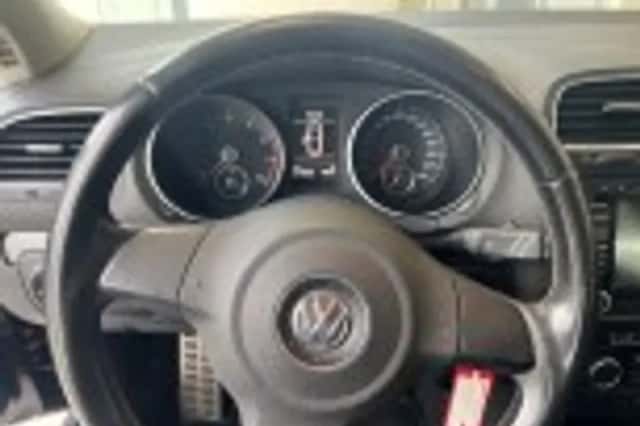 Volkswagen Golf (2011) thumbnail 41