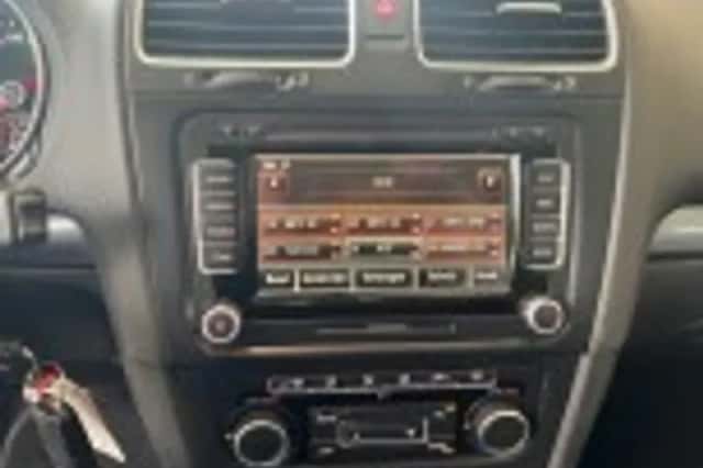 Volkswagen Golf (2011) thumbnail 43