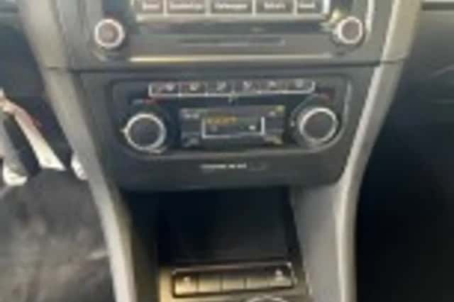 Volkswagen Golf (2011) thumbnail 45