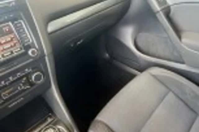 Volkswagen Golf (2011) thumbnail 47