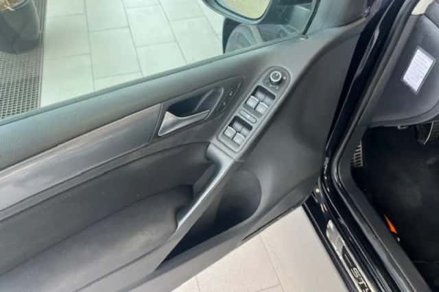 Volkswagen Golf (2011) thumbnail 63