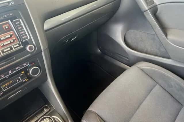 Volkswagen Golf (2011) thumbnail 71