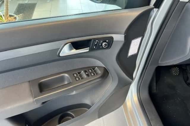 Volkswagen Touran (2013) thumbnail 18