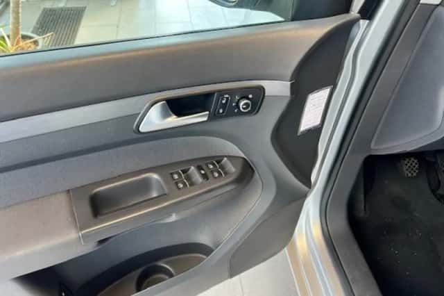 Volkswagen Touran (2013) thumbnail 80