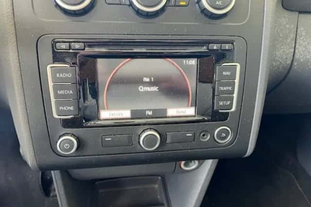 Volkswagen Touran (2013) thumbnail 88
