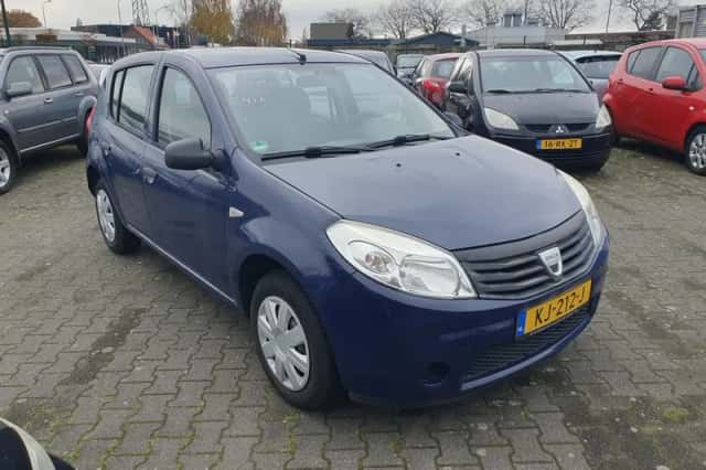 Dacia Sandero (2009) thumbnail 2
