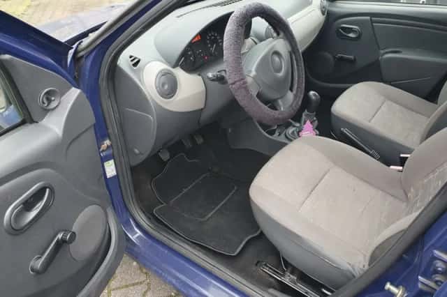 Dacia Sandero (2009) thumbnail 5