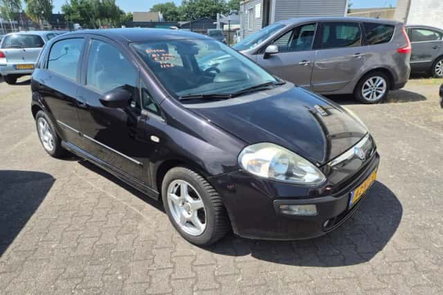 Fiat Punto (2010) thumbnail 2