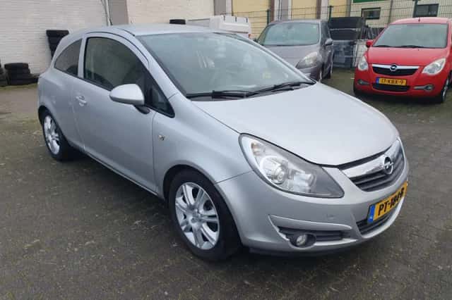 Opel Corsa (2008) thumbnail 2
