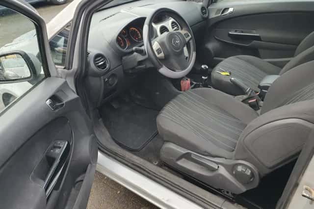 Opel Corsa (2008) thumbnail 5