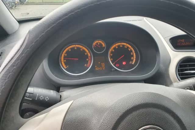 Opel Corsa (2008) thumbnail 6