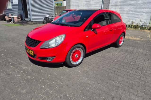 Opel Corsa (2010) thumbnail 1