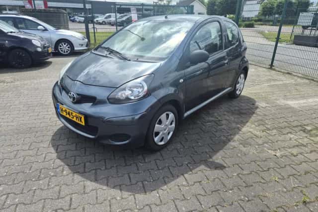 Toyota Aygo (2009) thumbnail 1