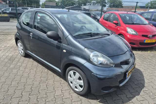 Toyota Aygo (2009) thumbnail 2