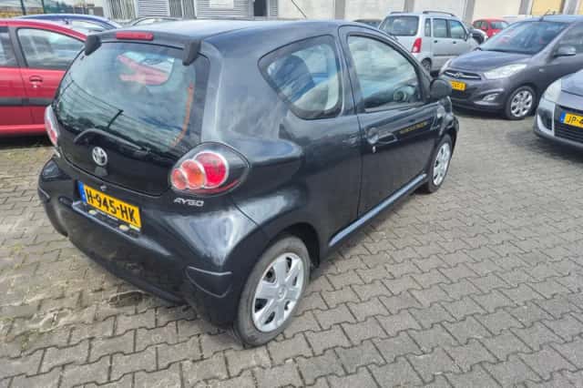 Toyota Aygo (2009) thumbnail 3