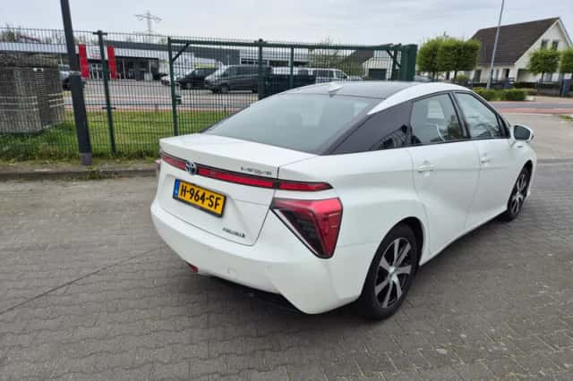 Toyota Mirai (2020) thumbnail 3