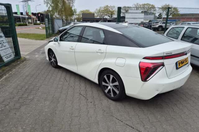 Toyota Mirai (2020) thumbnail 4