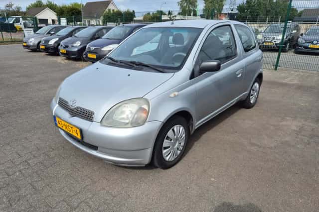 Toyota Yaris (2001) thumbnail 1