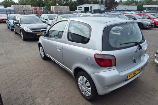 Toyota Yaris (2001) thumbnail 4