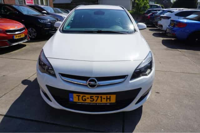 Opel Astra (2014) thumbnail 2