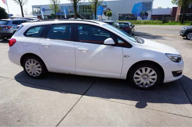 Opel Astra (2014) thumbnail 3