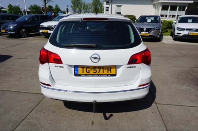Opel Astra (2014) thumbnail 4