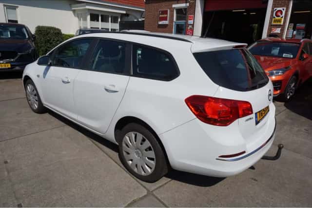Opel Astra (2014) thumbnail 5