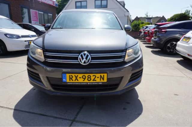 Volkswagen Tiguan (2014) thumbnail 2