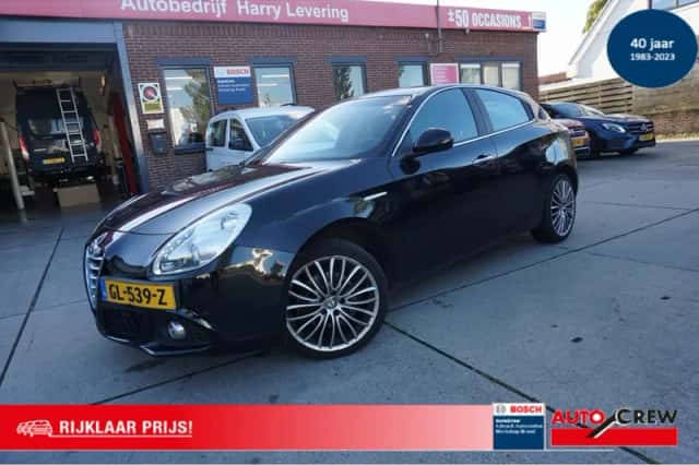 Alfa Romeo Giulietta (2015) thumbnail 1