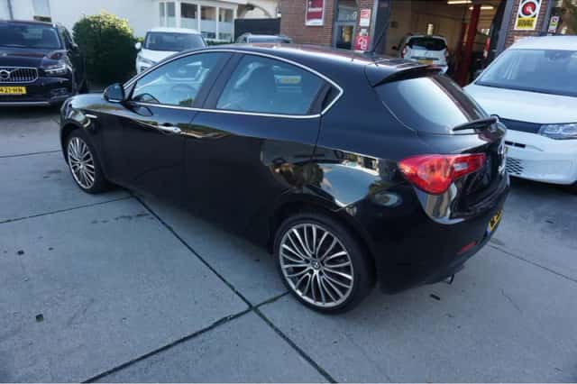 Alfa Romeo Giulietta (2015) thumbnail 5