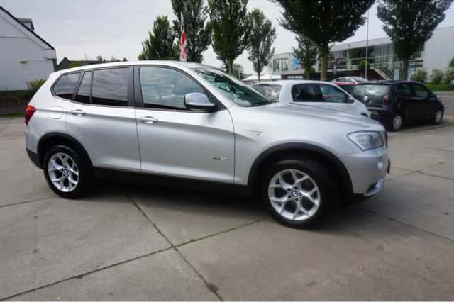 BMW X3 (2013) thumbnail 3