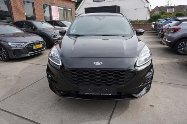 Ford Kuga (2023) thumbnail 2