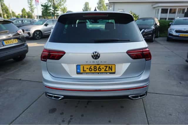Volkswagen Tiguan (2021) thumbnail 5