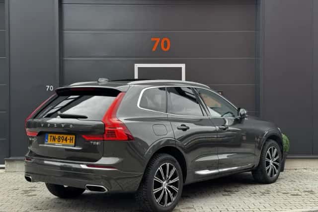 Volvo XC60 (2018) thumbnail 2