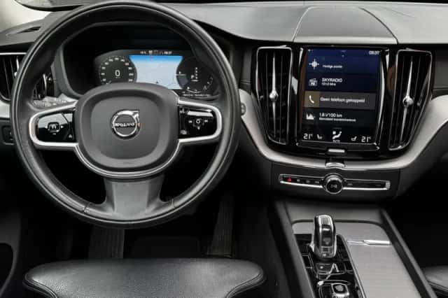 Volvo XC60 (2018) thumbnail 5