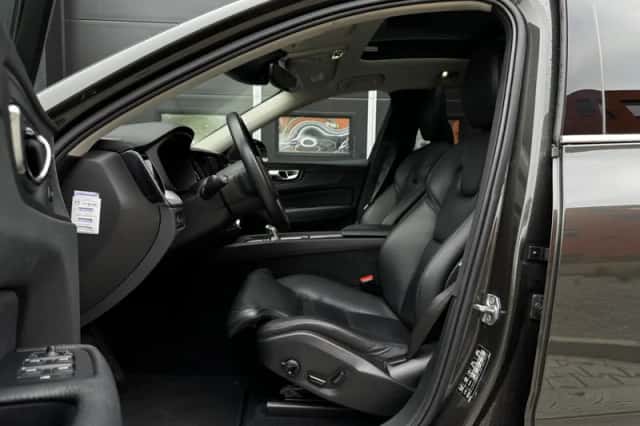 Volvo XC60 (2018) thumbnail 6