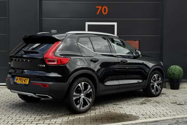 Volvo XC40 (2020) thumbnail 3