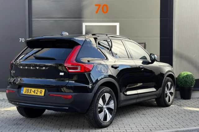 Volvo XC40 (2022) thumbnail 3