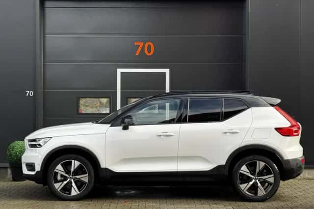 Volvo XC40 (2021) thumbnail 2