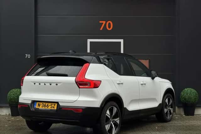 Volvo XC40 (2021) thumbnail 3