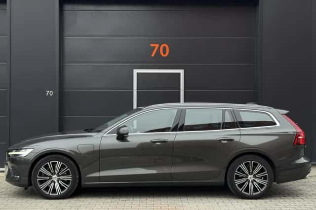 Volvo V60 (2021) thumbnail 2