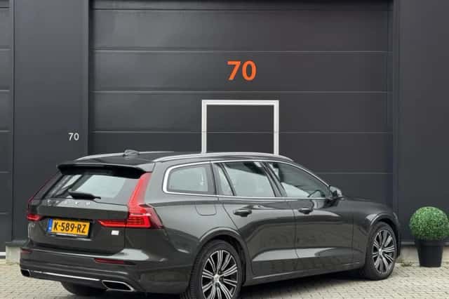 Volvo V60 (2021) thumbnail 3