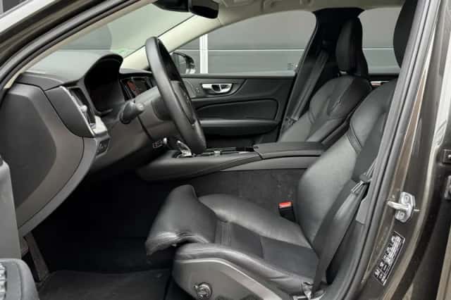 Volvo V60 (2021) thumbnail 6