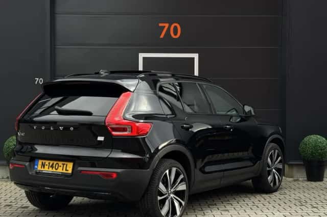 Volvo XC40 (2021) thumbnail 3
