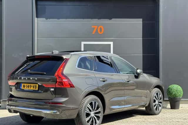 Volvo XC60 (2022) thumbnail 3