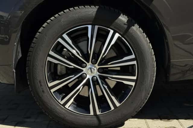 Volvo XC60 (2022) thumbnail 4