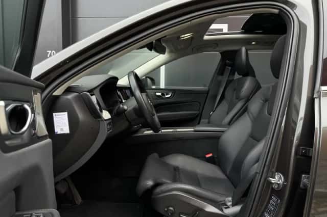 Volvo XC60 (2022) thumbnail 6